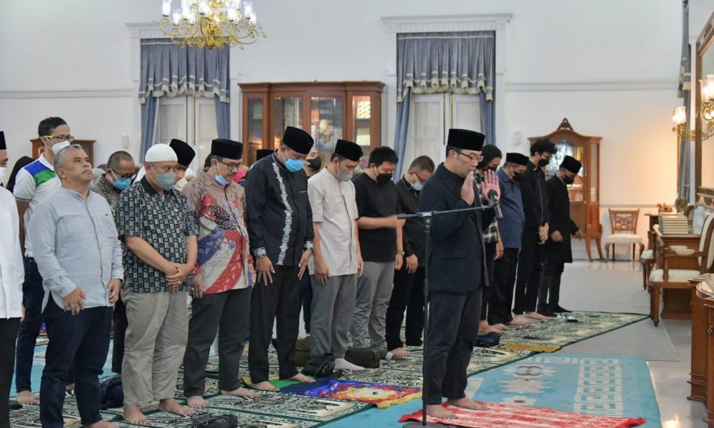 Agus Harimurti Yudhoyono Takziah ke Kediaman Gubernur Ridwan kamil