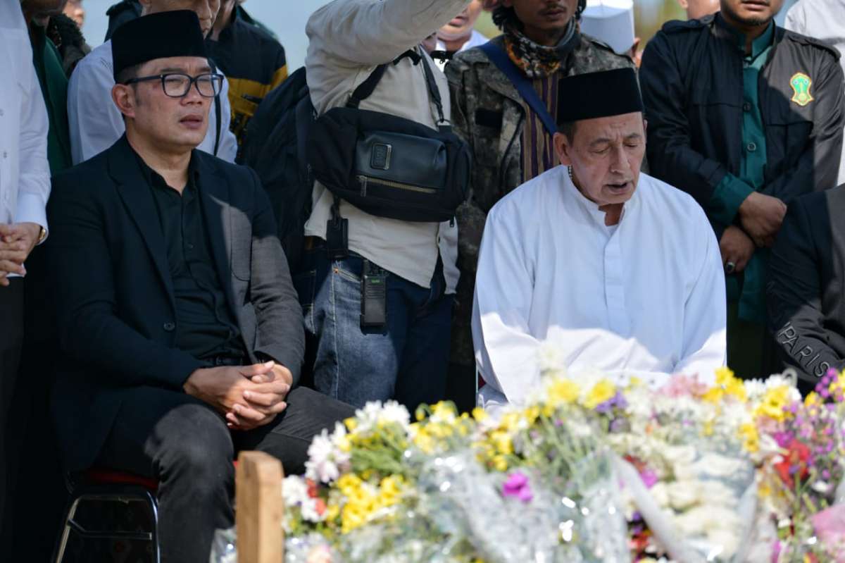 Anggota Watimpres Habib Muhammad Luthfi bin Yahya Berziarah ke Makam Eril